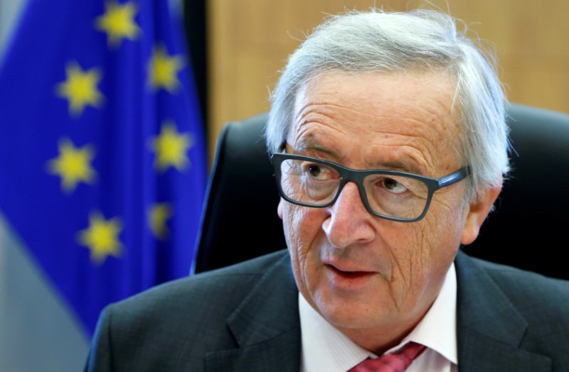 © Reuters. EU Commission President Juncker chairs a meeting of the EU executive body in Brussels