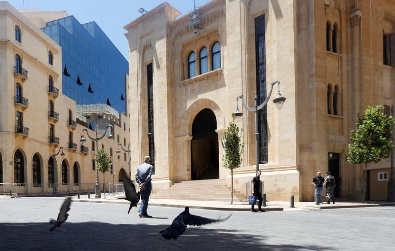 © Reuters. تحليل-لبنان على شفا أزمة جديدة بسبب الخلاف على قانون الانتخابات