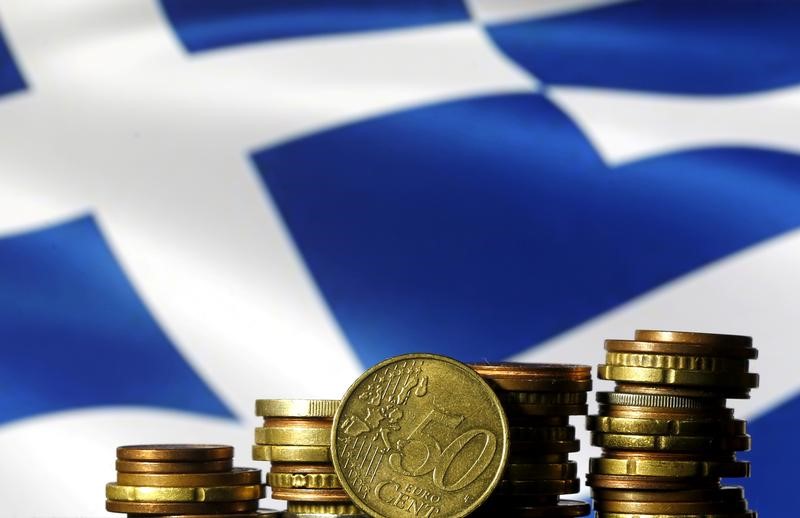 © Reuters. FILE PHOTO: Euro coins are seen in front of a displayed Greece flag in this picture illustration