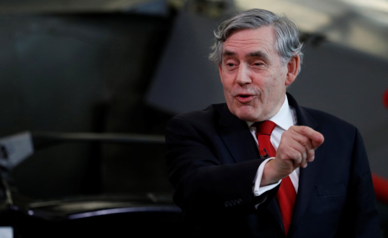 © Reuters. Britain's former Prime Minister Gordon Brown gives a Labour Party campaign speech at the engineering department of Coventry University