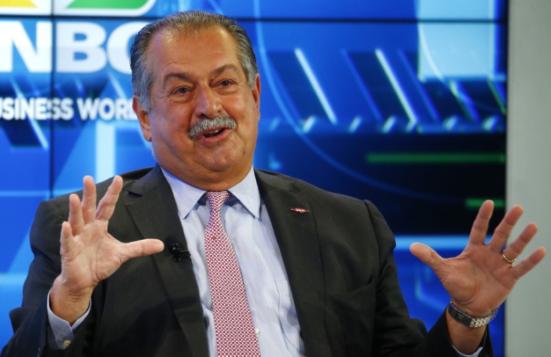 © Reuters. Liveris Chairman and CEO The Dow Chemical Company attends the WEF annual meeting in Davos