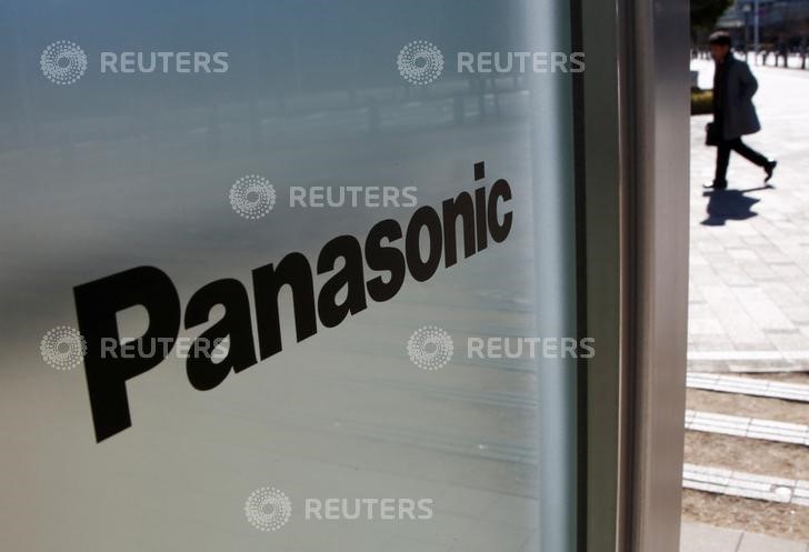 © Reuters. Logo da Panasonic em sua sede de Tóquio