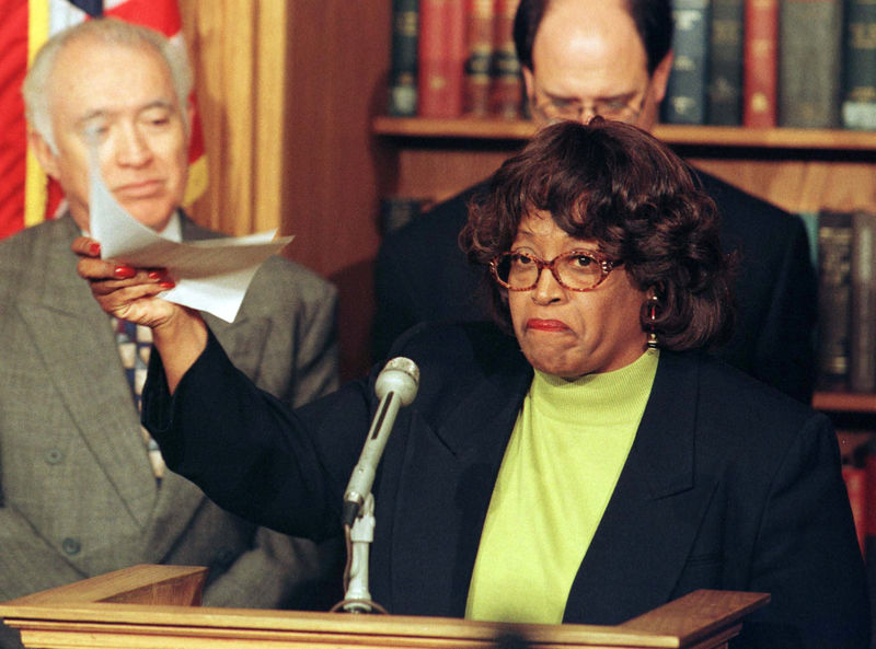 © Reuters. FILE PHOTO - Florida Democrat Corrine Brown speaksin the Press Gallery in Washington