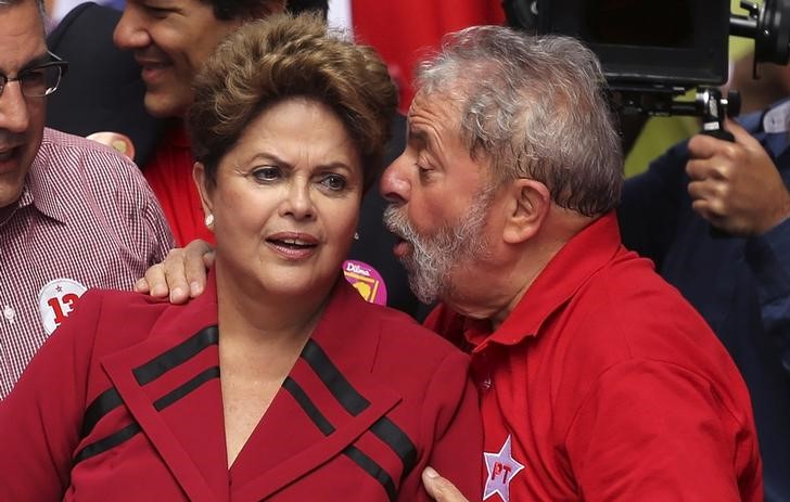 © Reuters. Ex-presidentes Luiz Inácio Lula da Silva e Dilma Rousseff