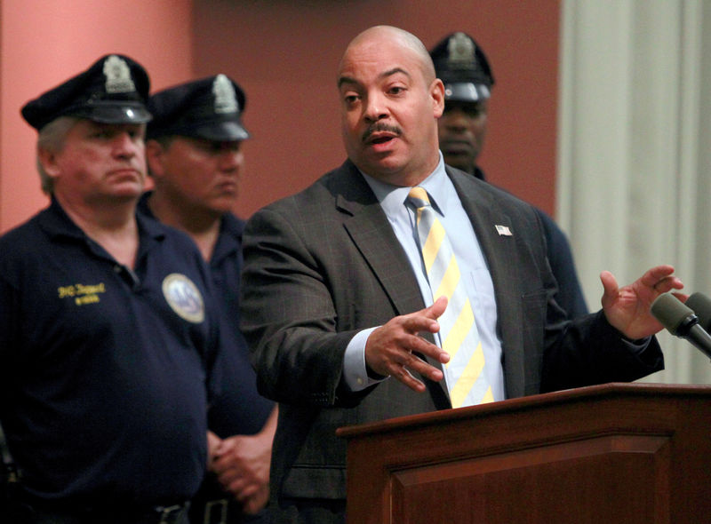 © Reuters. FILE PHOTO: Philadelphia District Attorney R. Seth Williams speaks during a news conference at the district attorneys office in Philadelphia