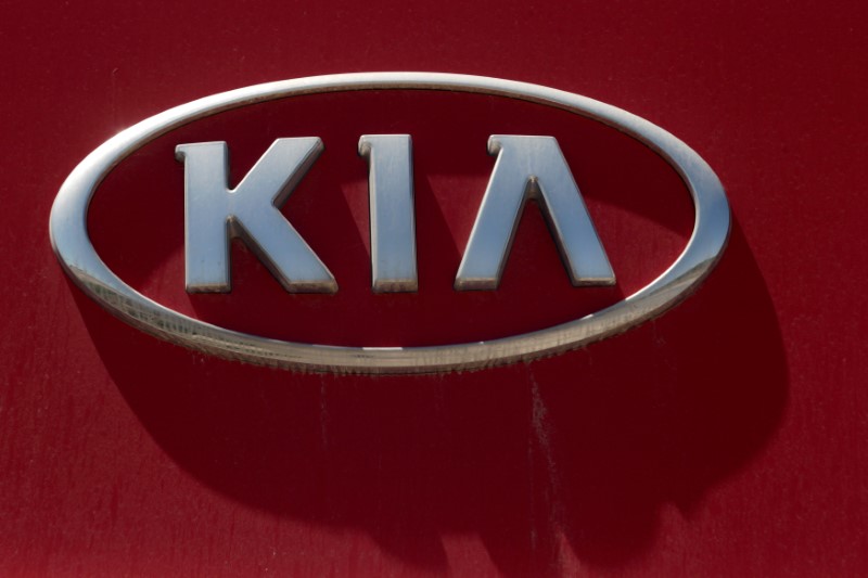 © Reuters. Logo of Kia Motors is seen at the manufacturing plant in Pesqueria