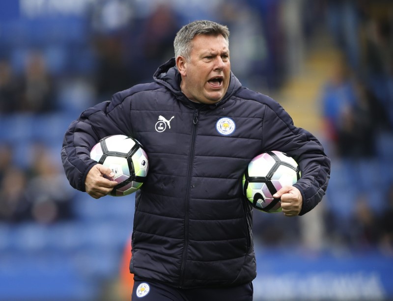 © Reuters. Leicester City manager Craig Shakespeare during the warm up before the match