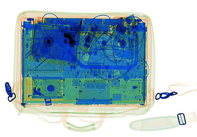 © Reuters. An illustration picture shows a laptop on the screen of an X-ray security scanner