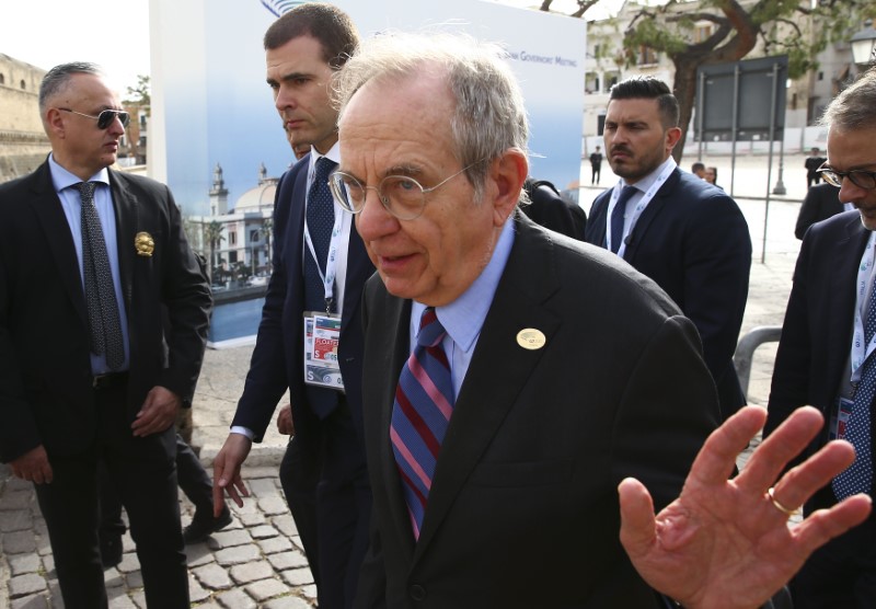 © Reuters. Italy's Finance Minister Padoan arrives for the G7 Financial ministers meeting in the southern Italian city of Bari