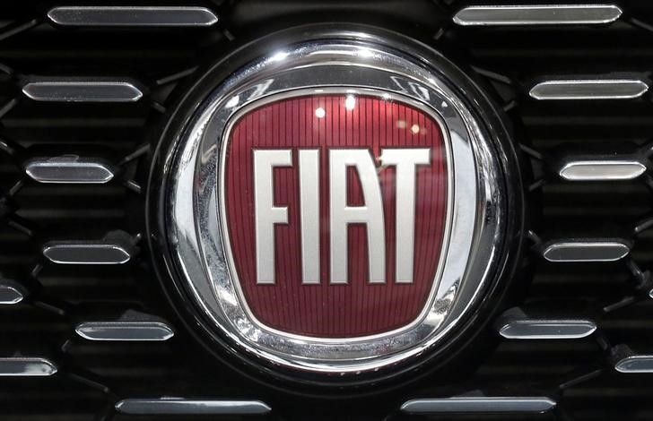 © Reuters. A logo of FIAT car is seen during International Motor Show in Riga