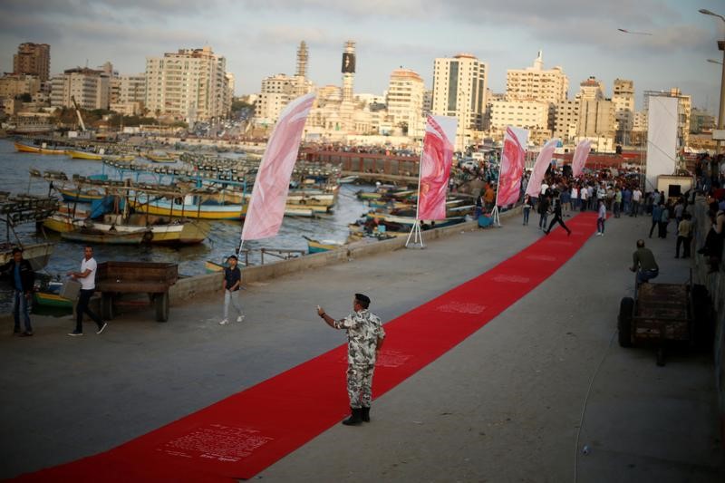 © Reuters. انطلاق مهرجان "السجادة الحمراء" لأفلام حقوق الإنسان في غزة