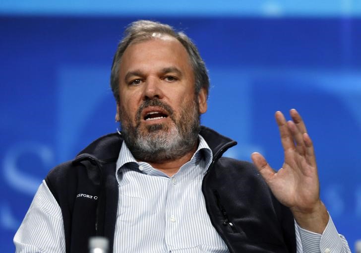 © Reuters. John Burbank, founder & chief investment officer of Passport Capital, speaks at a panel discussion at the SALT conference in Las Vegas