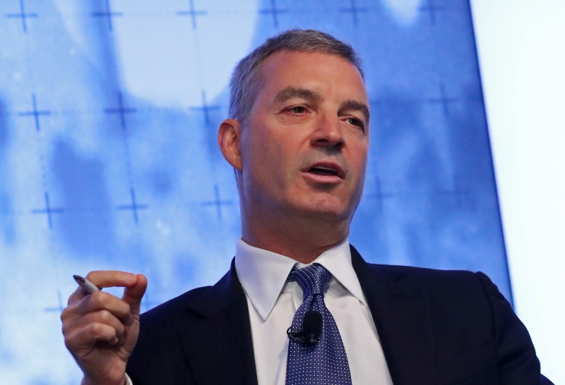 © Reuters. Hedge fund manager Daniel Loeb speaks during a Reuters Newsmaker event in New York