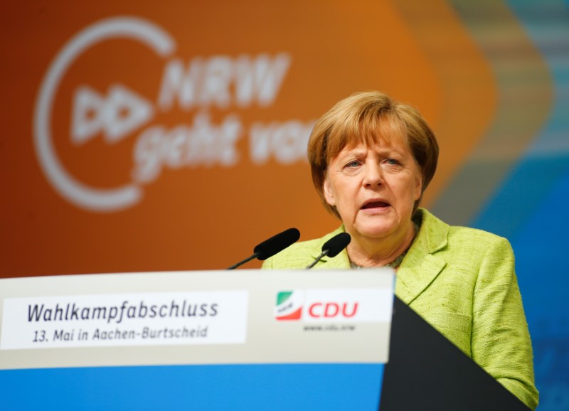 © Reuters. German Chancellor Angela Merkel speaks during an election rally in Aachen