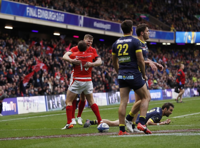 © Reuters. Saracens' Alex Goode celebrates their third try