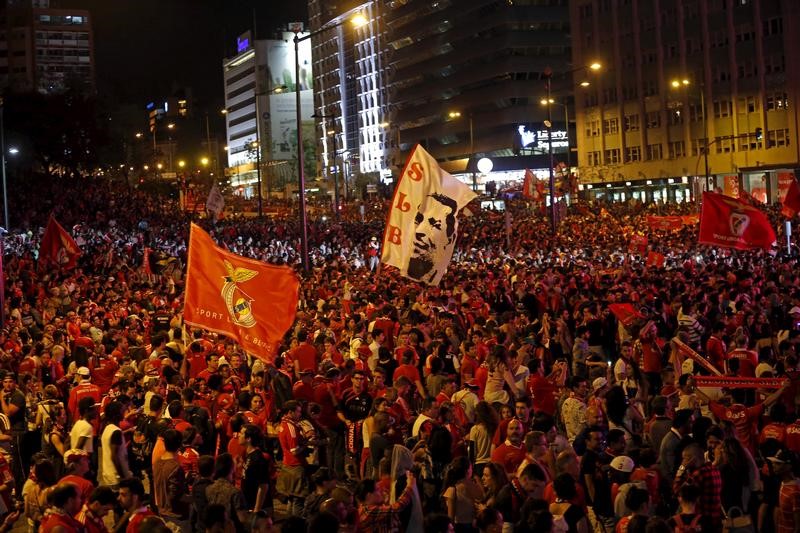© Reuters. بنفيكا يتوج بطلا للدوري البرتغالي للمرة الرابعة على التوالي
