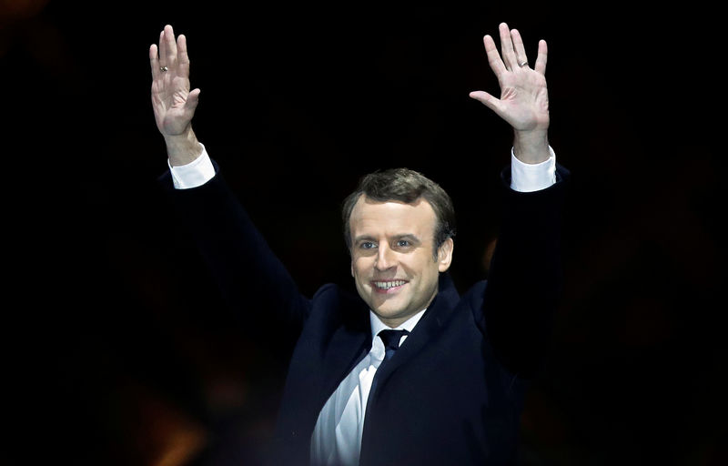 © Reuters. French President-elect Emmanuel Macron celebrates on the stage at his victory rally near the Louvre in Paris