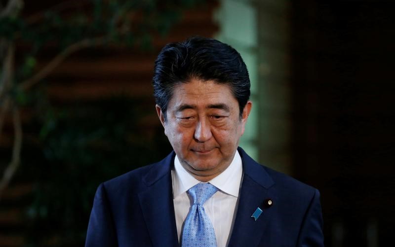© Reuters. آبي:اليابان أجرت اتصالات هاتفية مع كوريا الجنوبية وأمريكا بشأن كوريا الشمالية