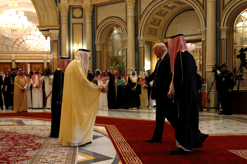 © Reuters. Saudi Arabia's King Salman receives Trump for the Arab Islamic American Summit in Riyadh