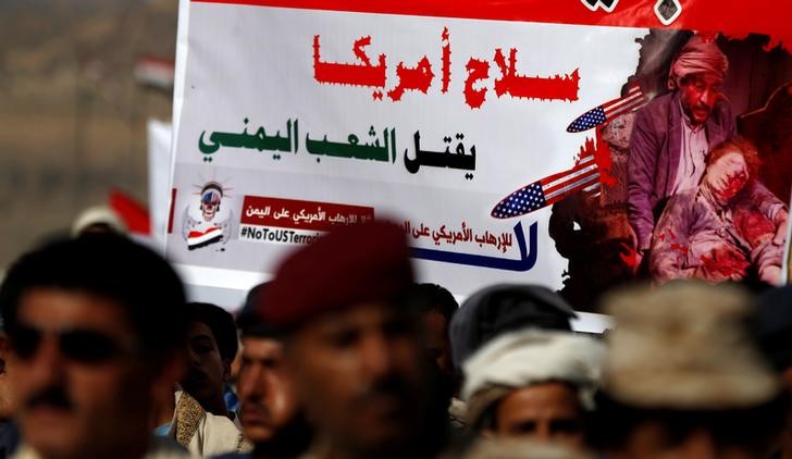 © Reuters. حزب الله يصف الإدارة الأمريكية بالمجنونة أثناء زيارة ترامب للسعودية