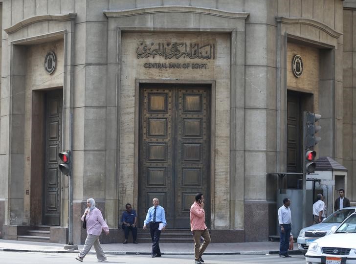 © Reuters. مصر ترفع سعر الفائدة الرئيسي 200 نقطة أساس