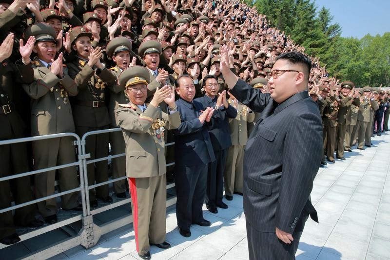 © Reuters. North Korean leader Kim Jong Un waves to North Korean scientists and technicians, who developed missile "Hwasong-12"