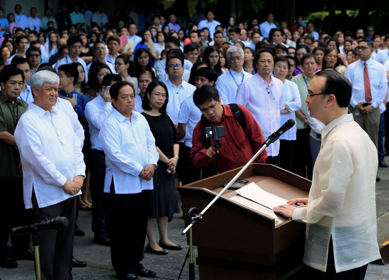 © Reuters. Newly installed Philippines' Foreign Secretary Cayetano delivers a statement during a flag raising at the Department of Foreign Affairs headquarters in Pasay