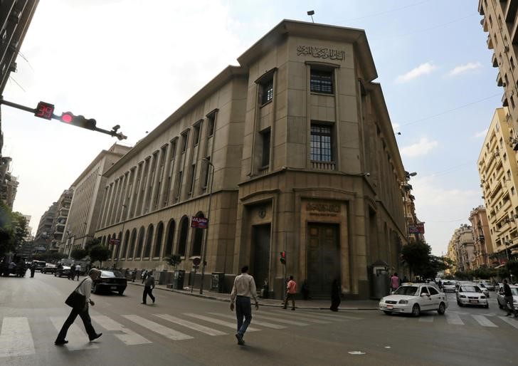 © Reuters. صدمة بين رجال الأعمال بمصر بعد رفع الفائدة ولوم لصندوق النقد