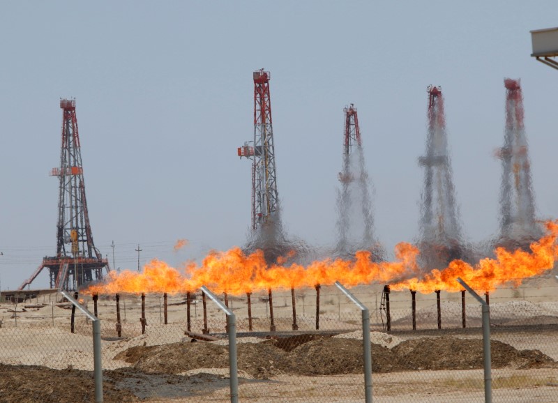 © Reuters. Flames emerge from a pipeline at Rumaila oilfield in Basra