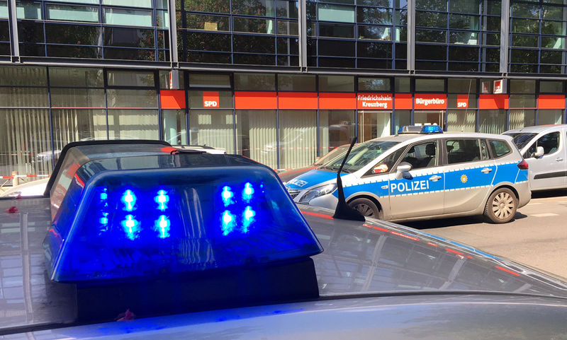 © Reuters. German police evacuated the headquarters of the Social Democratic Party (SPD) in Berlin