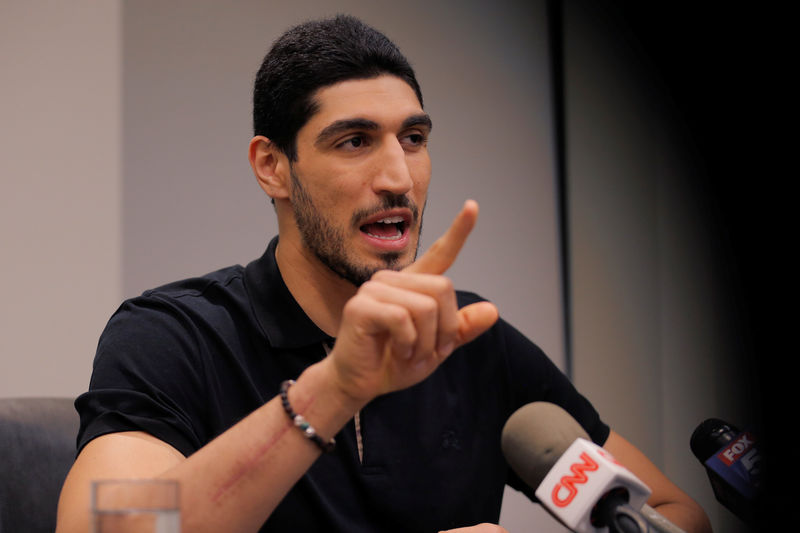 © Reuters. Turkish NBA player Enes Kanter speaks about the revocation of his Turkish passport and return to the United States at National Basketball Players Association headquarters in New York