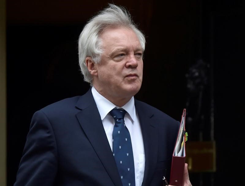 © Reuters. Britain's Secretary of State for Exiting the European Union David Davis arrives in Downing Street, London