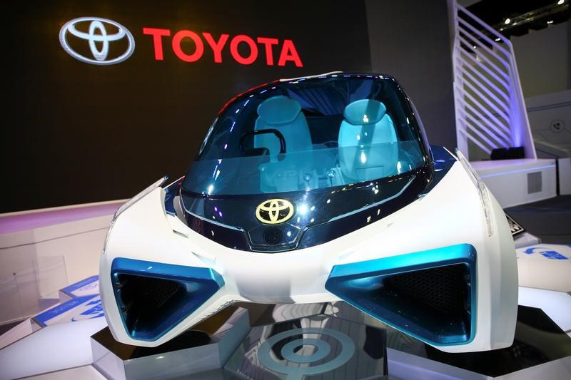 © Reuters. Toyota's FCV Plus hydrogen fuel-cell concept vehicle is seen at the 38th Bangkok International Motor Show in Bangkok