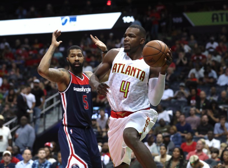 © Reuters. NBA: Playoffs-Washington Wizards at Atlanta Hawks