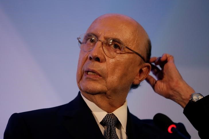 © Reuters. Meirelles durante seminário em Brasília