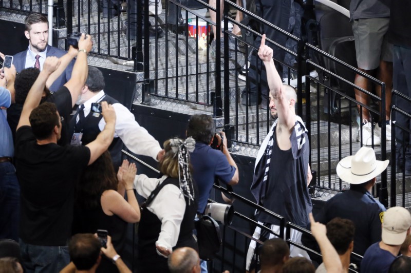 © Reuters. NBA: Playoffs-Golden State Warriors at San Antonio Spurs