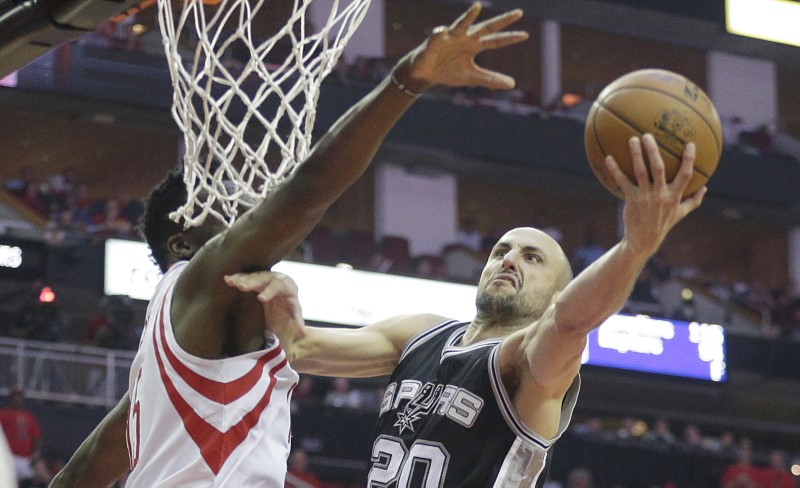 © Reuters. NBA: Playoffs-San Antonio Spurs at Houston Rockets