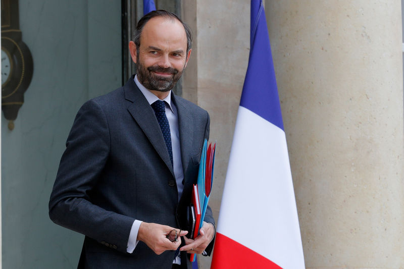 © Reuters. French Prime Minister Edouard Philippe leaves the Elysee Palace in Paris after a defence meeting