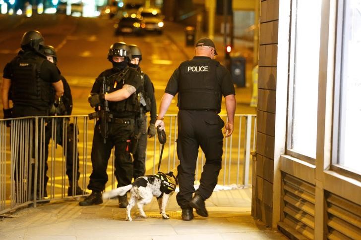 © Reuters. شرطة لندن تغلق محطة فيكتوريا كوتش بعد العثور على عبوة مريبة