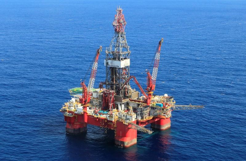 © Reuters. Глубоководная нефтедобывающая платформа Centenario в Мексиканском заливе
