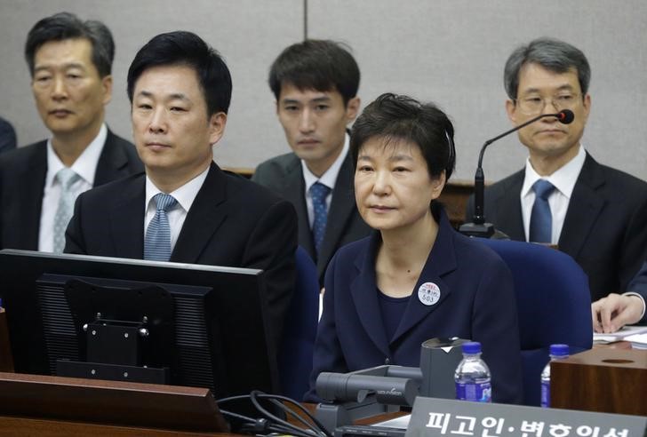 © Reuters. مدع عام: الرئيسة السابقة لكوريا الجنوبية استغلت سلطتها لتتقاضى رشا