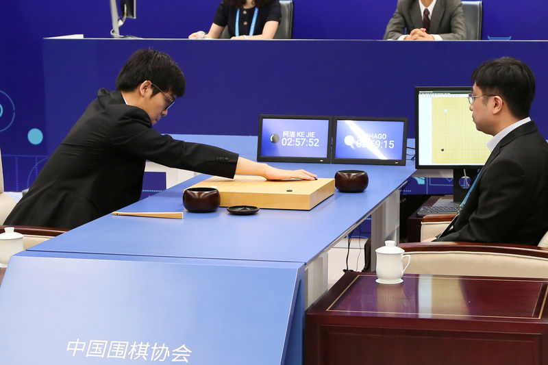 © Reuters. Un programa de Google vence a un maestro chino en el antiguo juego del Go