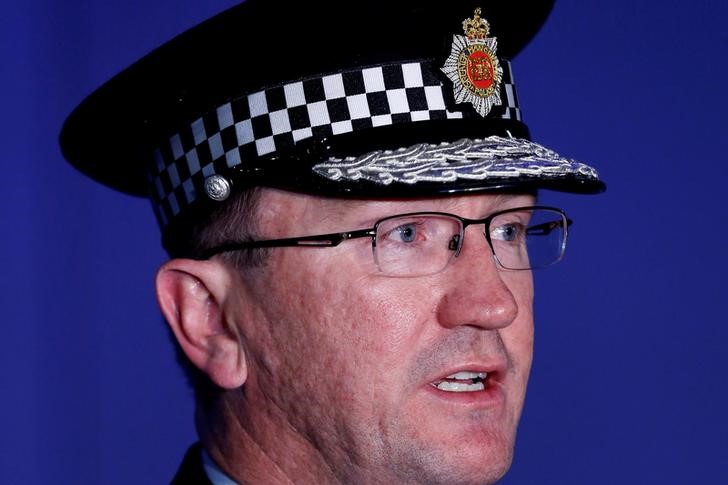 © Reuters. Ian Hopkins, chefe da polícia de Manchester, dá entrevista perto da Manchester Arena