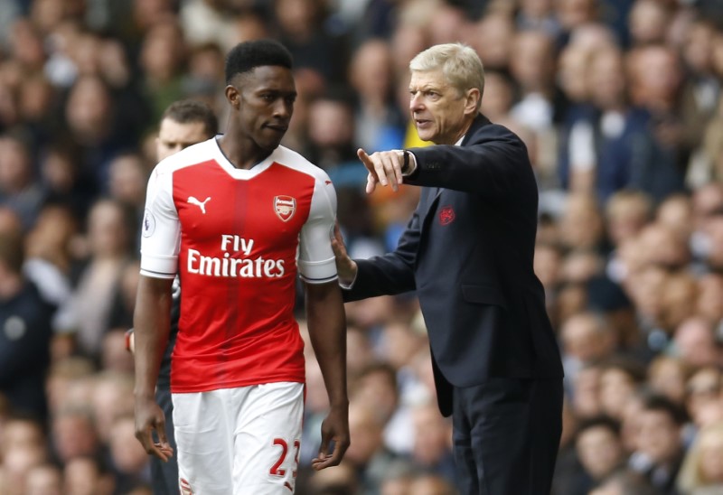 © Reuters. Arsenal manager Arsene Wenger speaks with Danny Welbeck before he comes on as a substitute