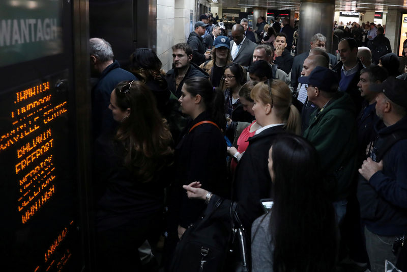© Reuters. FILE PHOTO: People gather to enter a train after a morning incident leaving Penn Station in New York