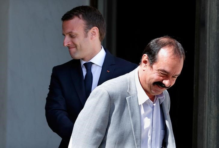 © Reuters. LE GOUVERNEMENT PARAÎT MISER SUR L'ISOLEMENT DE LA CGT