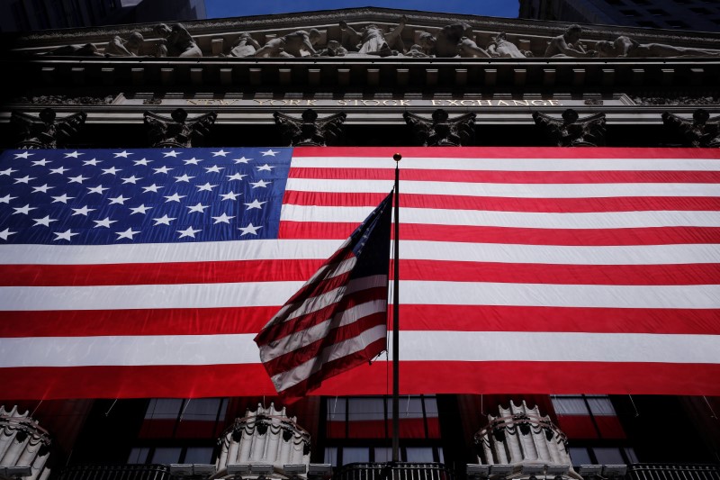 © Reuters. U.S. flags are displayed on the facade of the New York Stock Exchange in New York