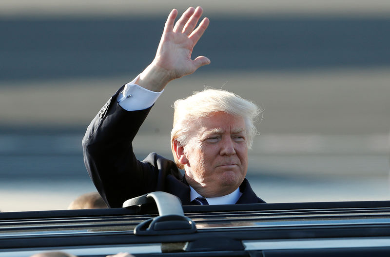 © Reuters. US President Donald Trump arrives at the Leonardo Da Vinci Airport in Rome