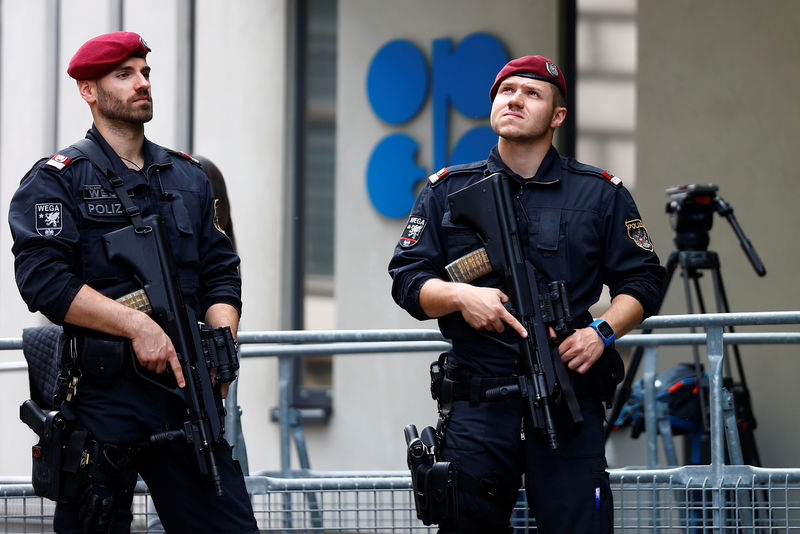 © Reuters. Austrian police officers guard the entrance of the OPEC headquarters in Vienna