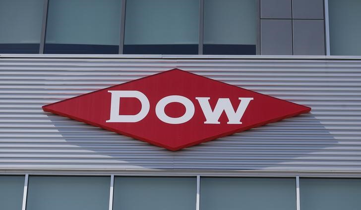 © Reuters. Logo da Dow no centro de Midland, no Michigan, Estados Unidos